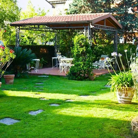 Nyaraló - The Garden On The Sea- Centro Marina di Carrara