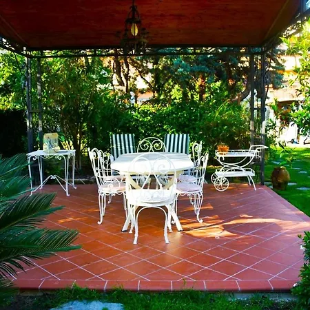 - The Garden On The Sea- Centro Marina di Carrara