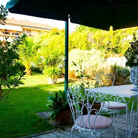 - The Garden On The Sea- Centro * Marina di Carrara